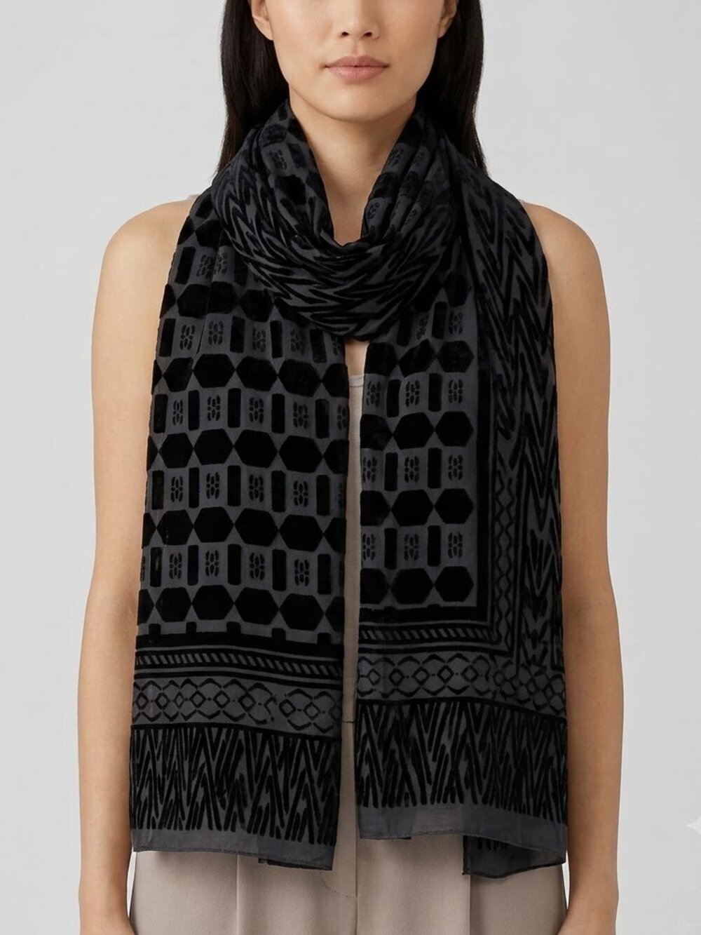 Stylish Black & Gray Patterned Women's Scarf